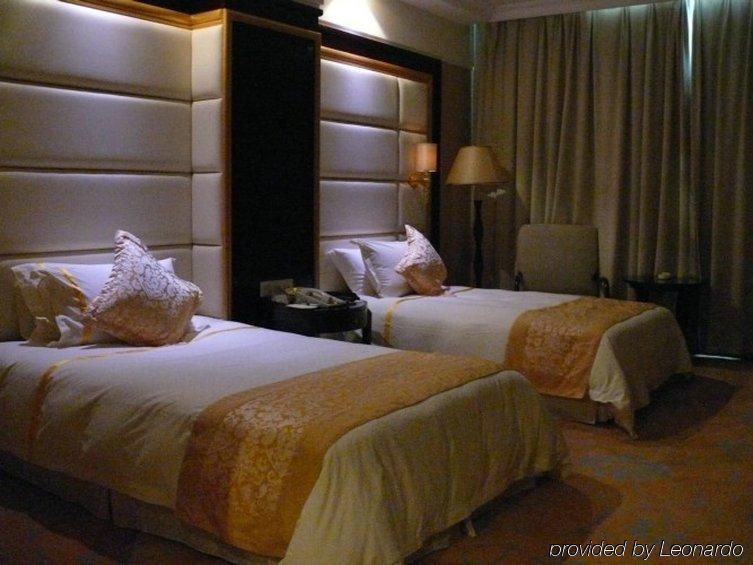 City Hotel Foshan Room photo