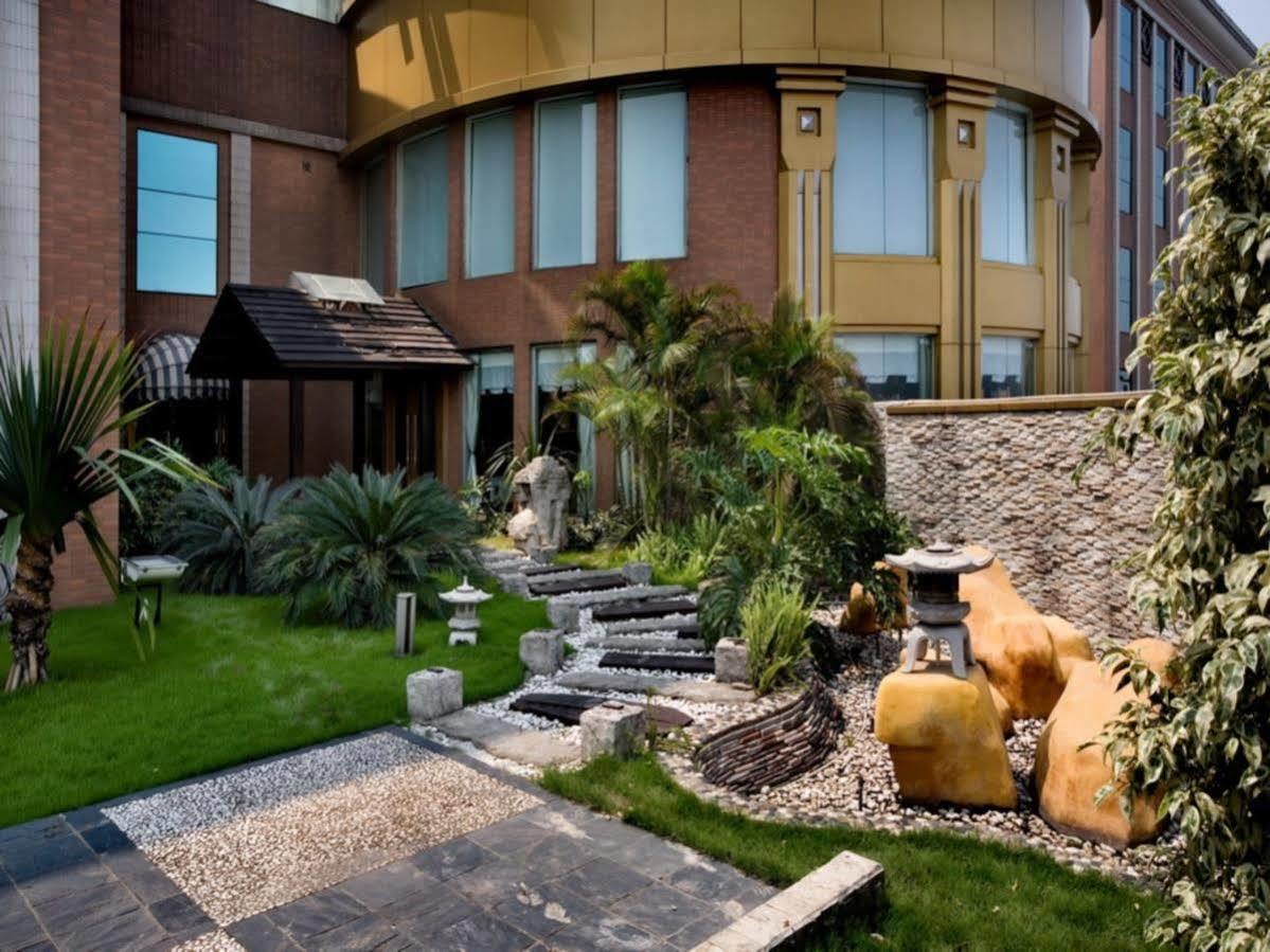 City Hotel Foshan Exterior photo
