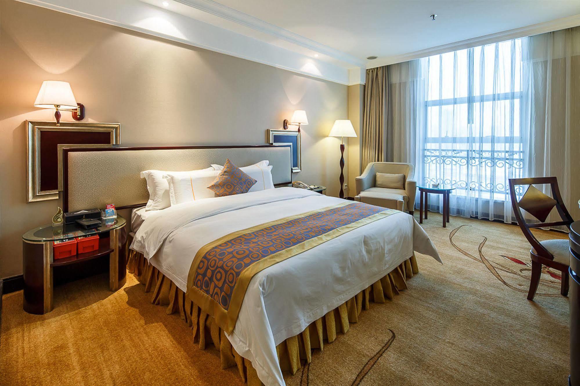 City Hotel Foshan Exterior photo