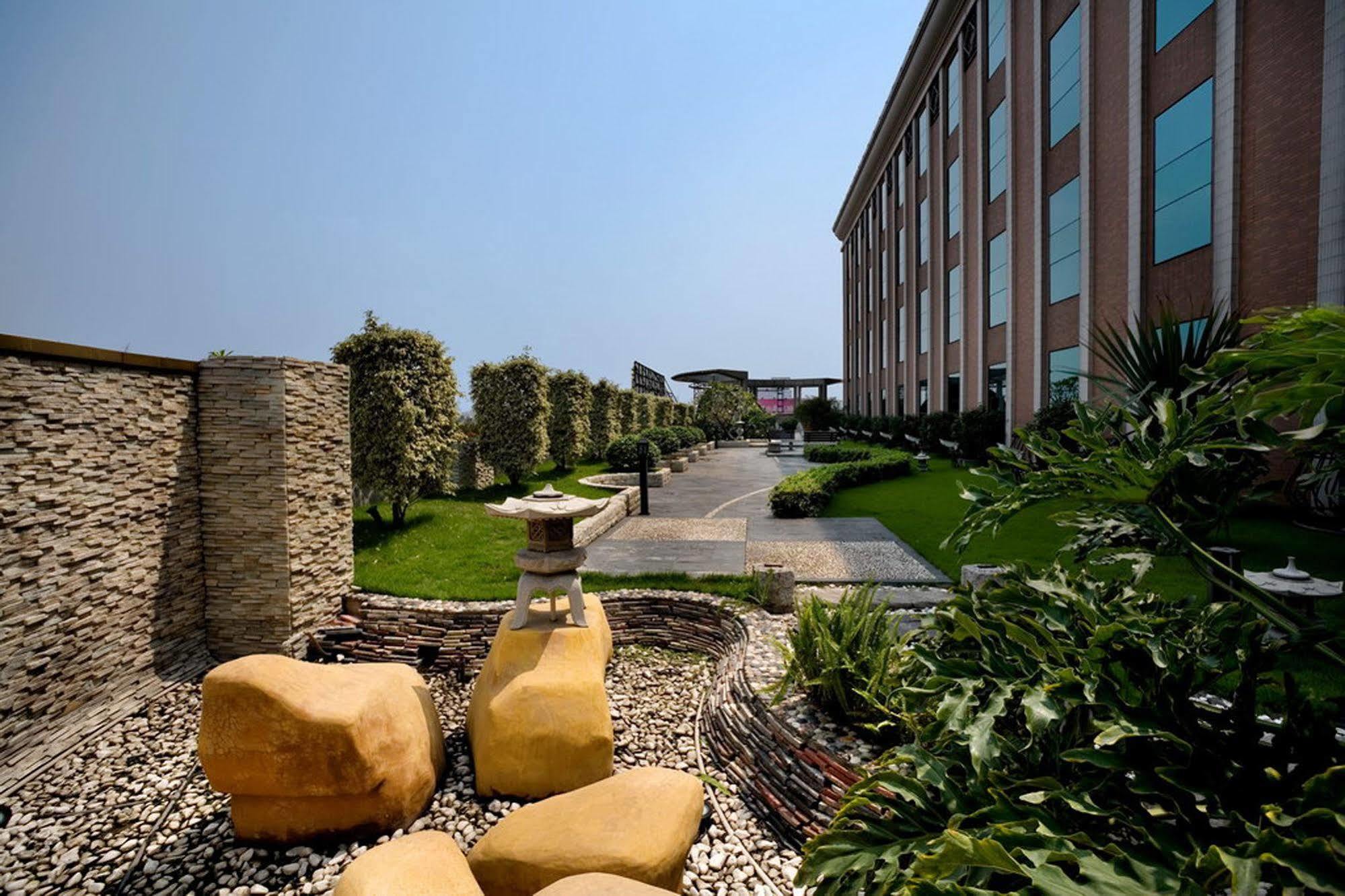 City Hotel Foshan Exterior photo